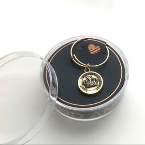 ⬇️Alex & Ani Queen’s Crown Adjustable Gold Ring